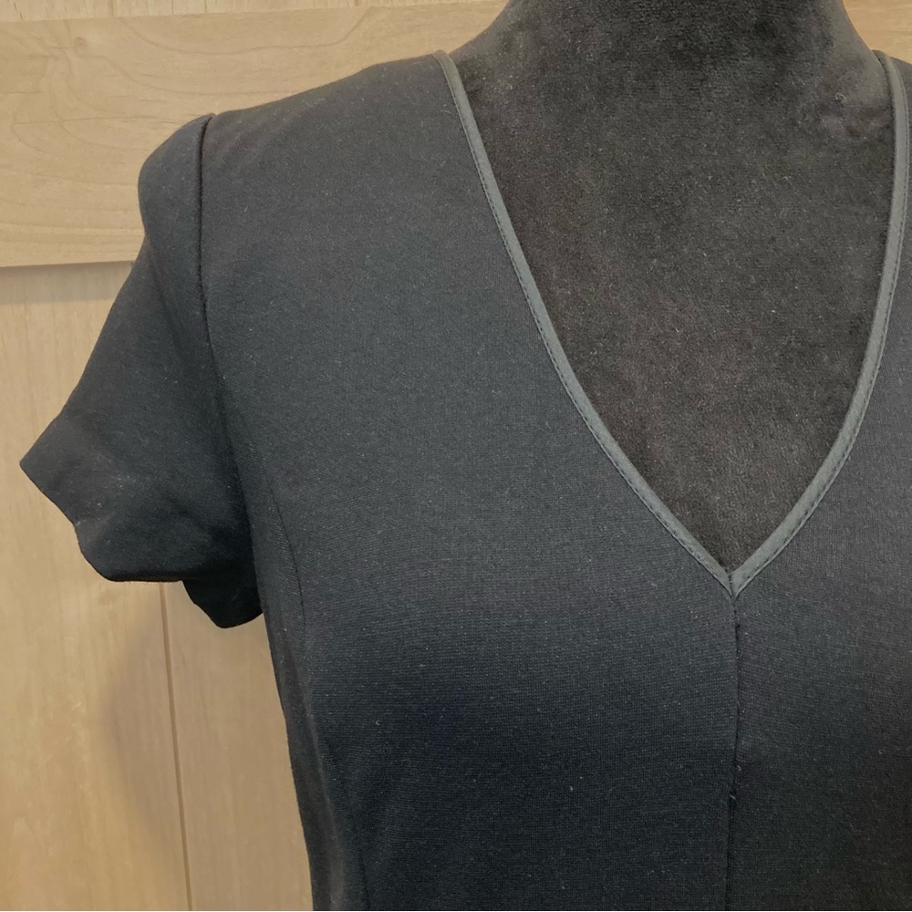 Banana Republic Black Dress with Short Sleeves and V-Neck Stretchy Size 6 - Picture 8 of 16